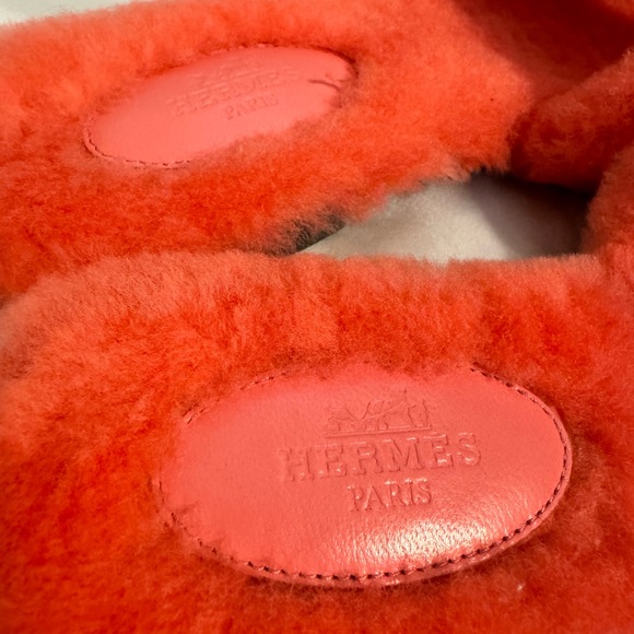 Hermes Shearling Oran Sandals - Picture 7 of 11